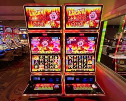 Live casino dealer tables available on phmines